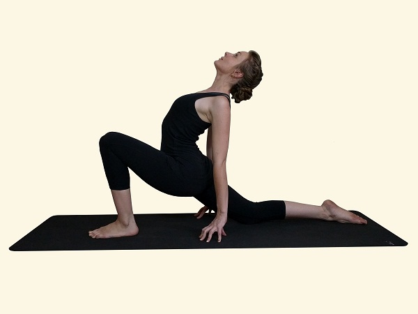 Ashwa Sanchalanasana (Equestrian Pose) - Inhale
